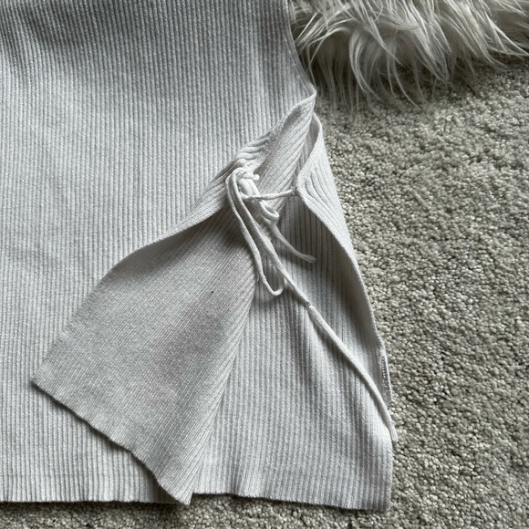 WHITE TURTLENECK TANK TOP - Picture 5 of 7